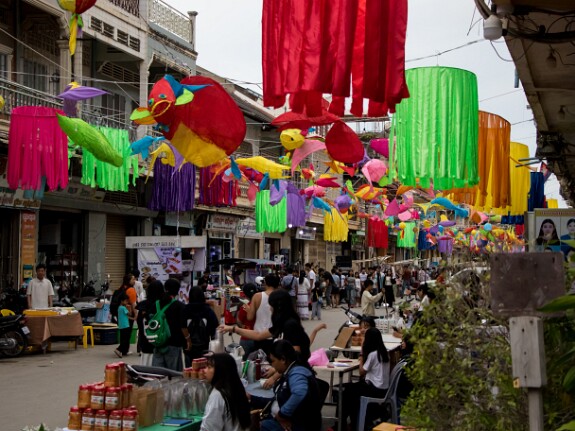 090 Dans les rues de Battambang